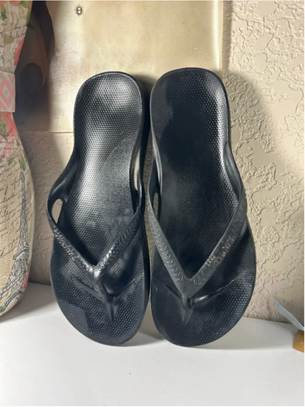Men's Archies Flip-Flops Sandals Black Size 8